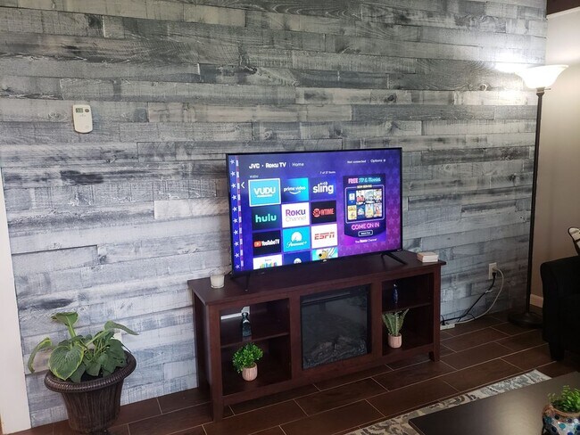 Building Photo - 10 Donenfeld Dr