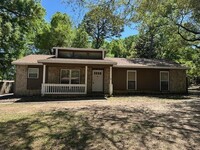 Building Photo - 5405 Greenleaf Rd