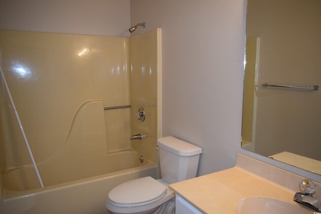 Building Photo - 510 Fairwood Lakes Dr