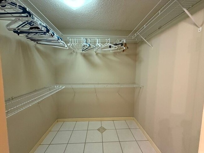 Building Photo - Pensacola - 32526- 4 bedroom, 2 bathroom - pool and lawn care included