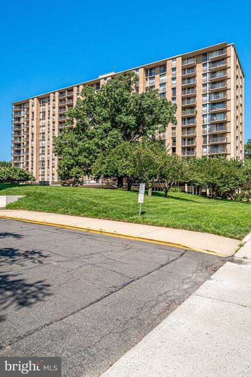 Building Photo - 4600 S Four Mile Run Dr