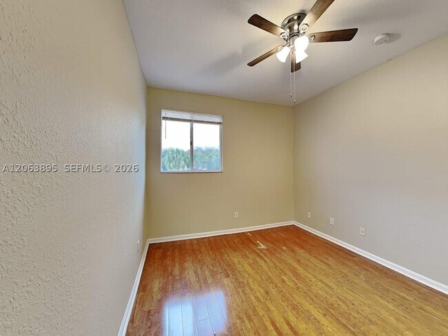 Building Photo - 4944 Cypress Ln