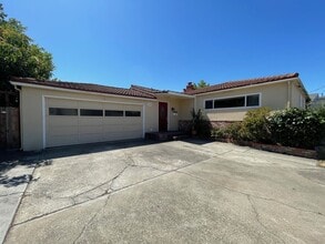 Building Photo - Nice and clean three bedrooms and two bath...