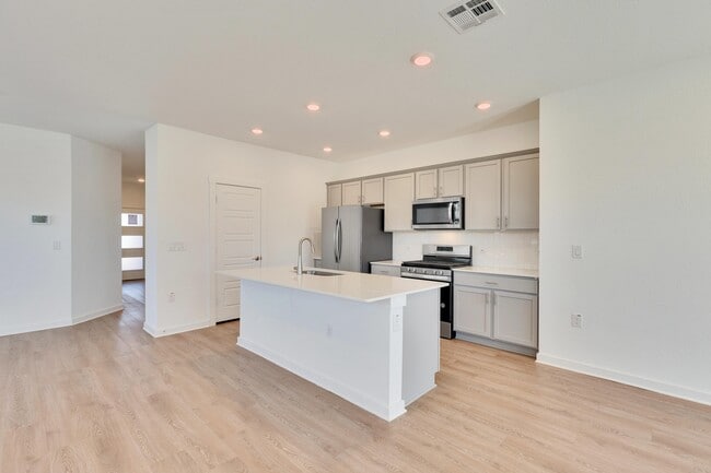 Building Photo - 13920 Lubeck Dr