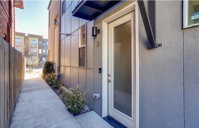 Building Photo - 2331 Glenarm Pl