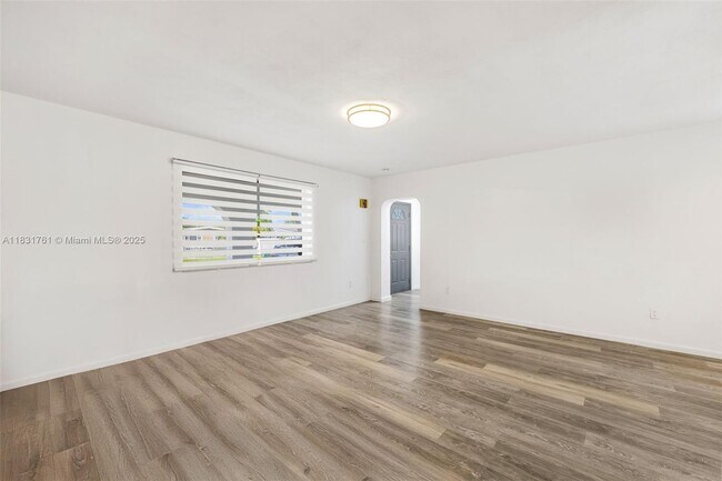 Building Photo - 5425 SW 112th Ave