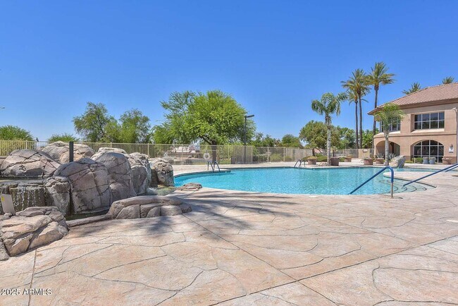 Building Photo - 14227 W Yosemite Dr
