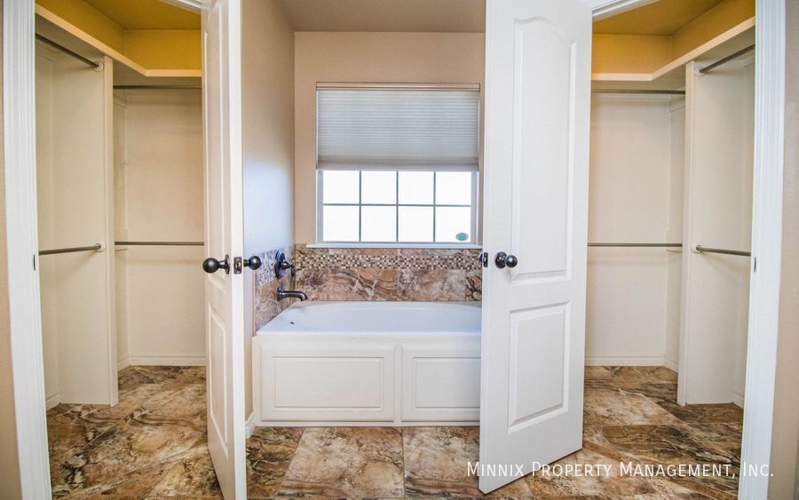 Building Photo - 5826 104th St