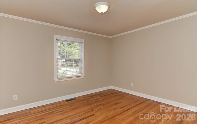 Building Photo - 420 Seneca Pl