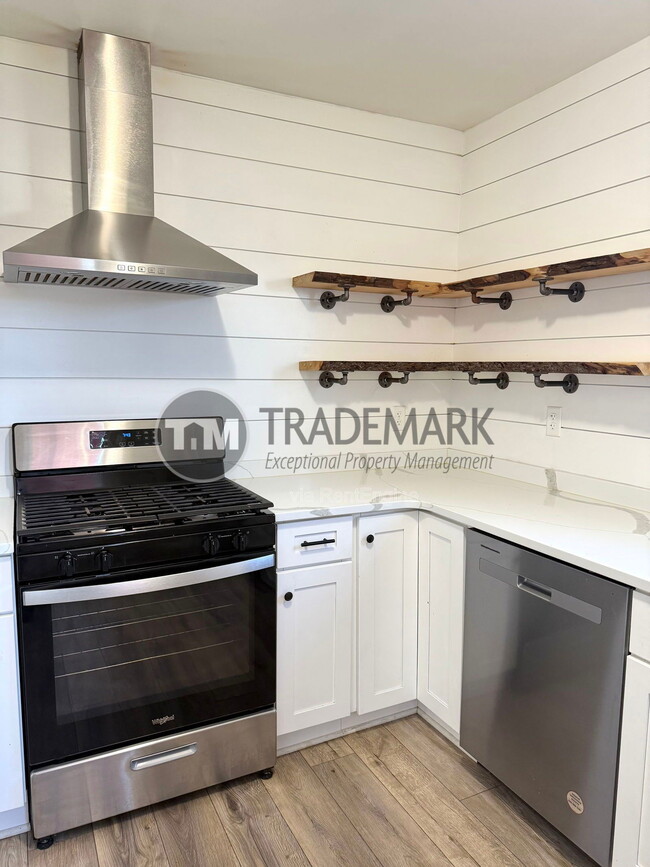 Primary Photo - 42 N State St