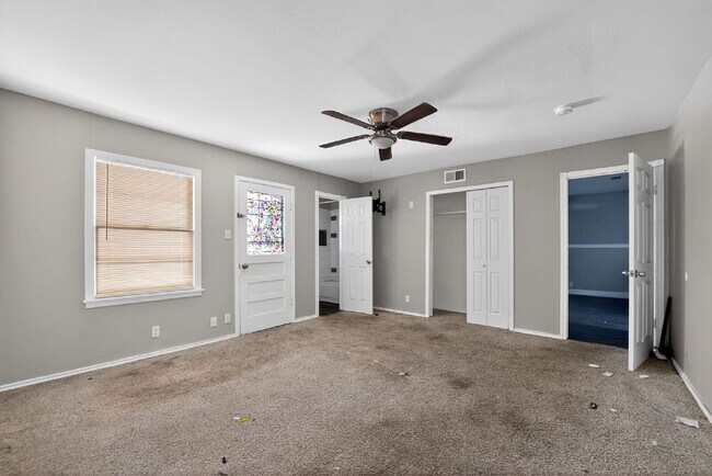 Building Photo - Charming 3-Bedroom Home on a Corner Lot in Fort Worth!
