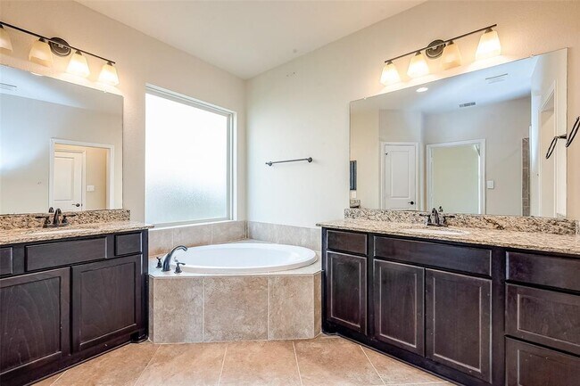 Building Photo - 13614 Lightning Falls Ln