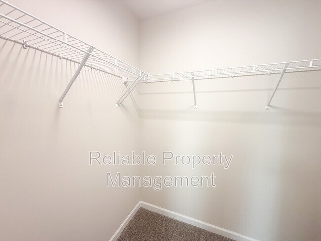 Building Photo - 124 Kobus Ct