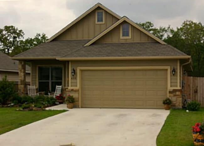 Primary Photo - GORGEOUS 3 bed, 2 bath in Spring Creek Gar...