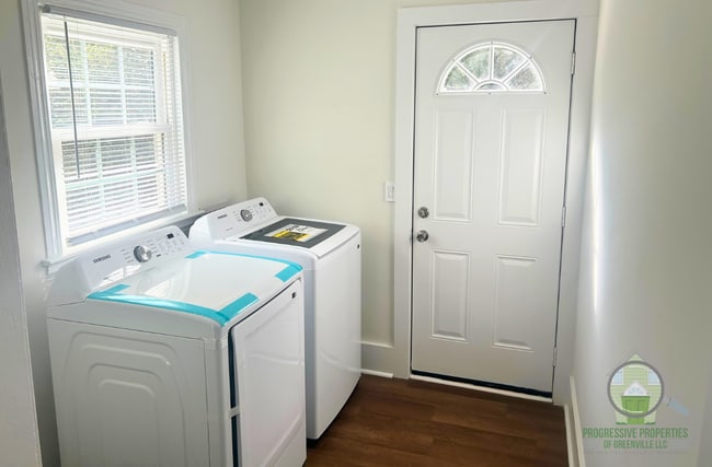 Building Photo - 904 Staunton Bridge Rd