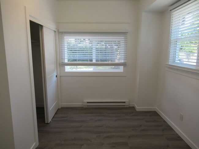 Building Photo - Total Remodeled One Bedroom