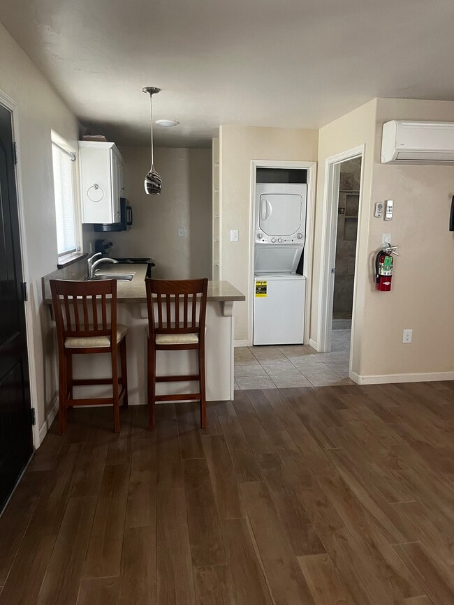 Building Photo - 40642 Sierra Dr