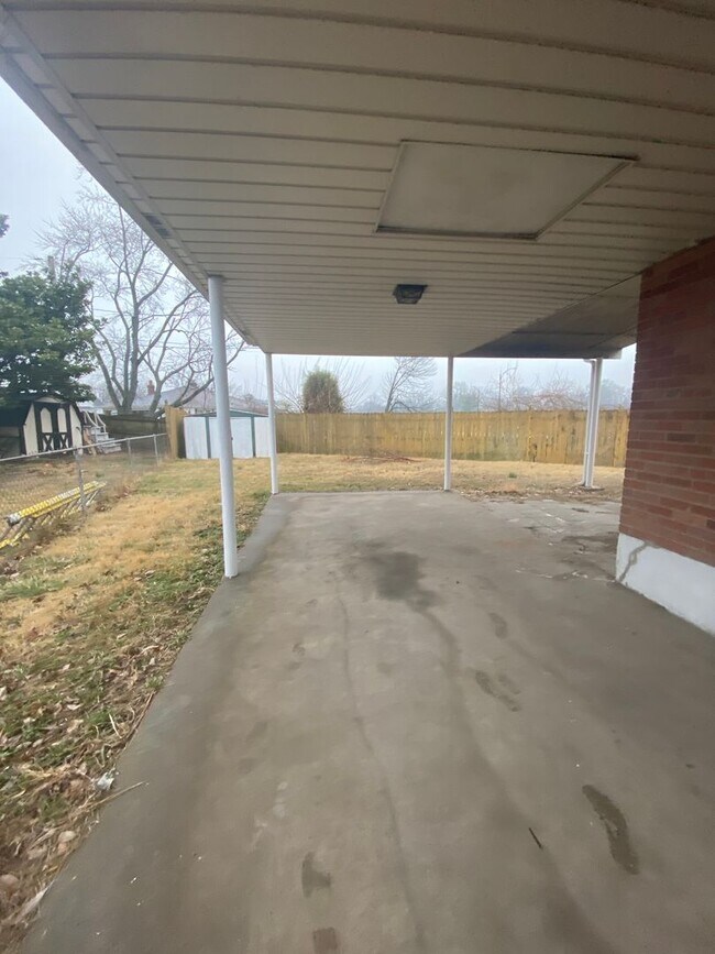 Building Photo - 2 Bed 2 Bath house with BONUS room in basement!