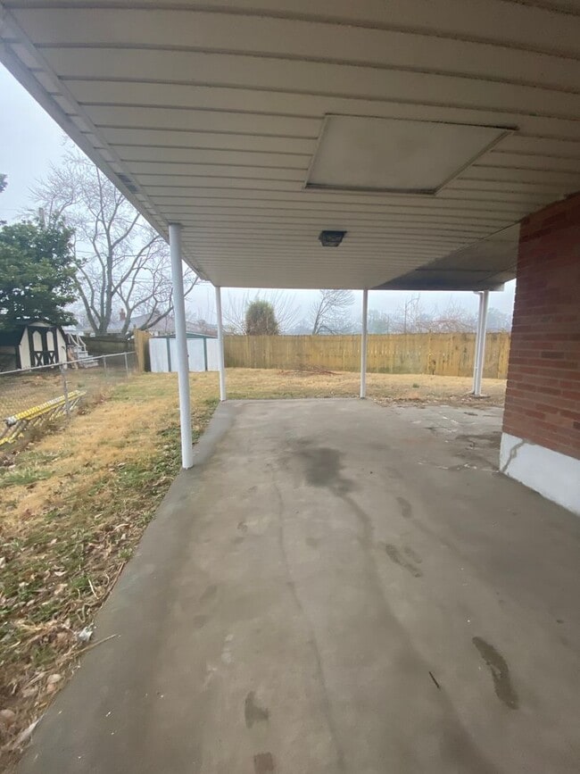 Building Photo - 3 Bed 2 Bath house with finished basement