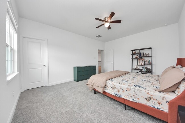 Building Photo - 10018 Knollwood Ln