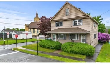 Building Photo - 215 Bellman St