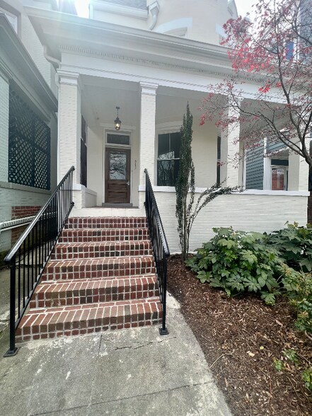 Building Photo - 613 Redgate Ave