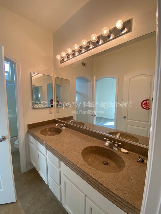 Building Photo - 24724 Ambervalley Ave