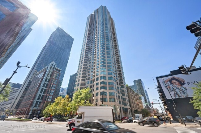 Building Photo - 400 N La Salle Dr