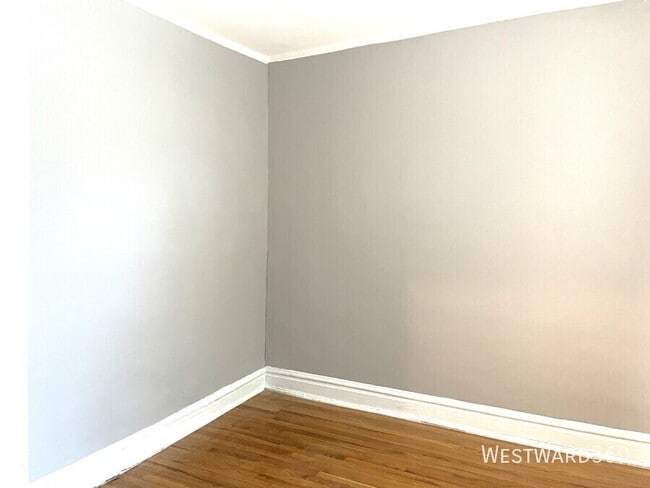 Building Photo - 2549 N Avers Ave