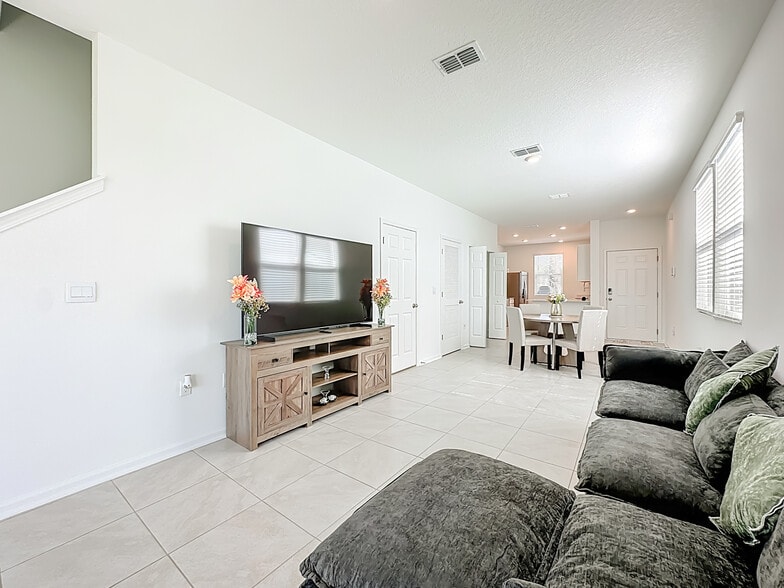 Building Photo - 53 Palmones St