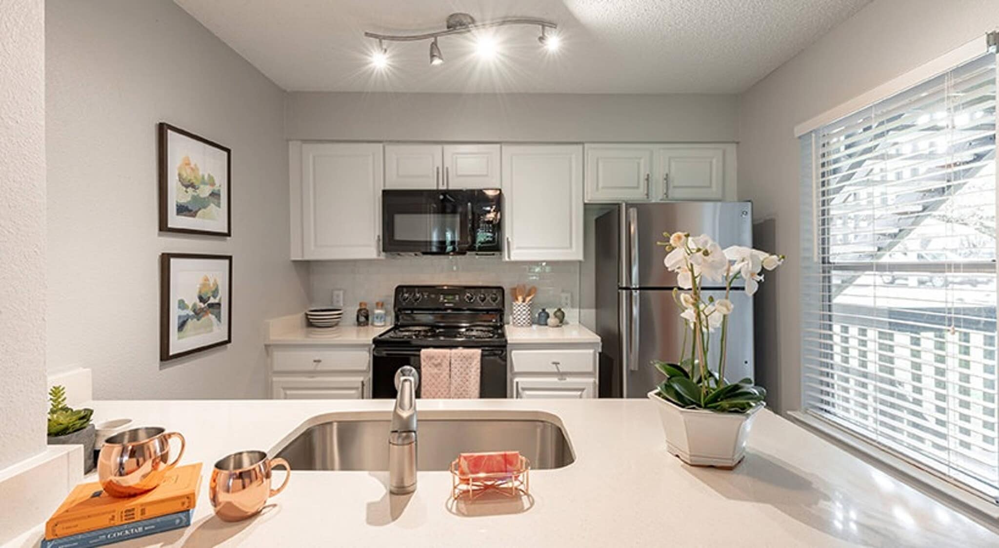 Building Photo - 3517 N Hills Dr