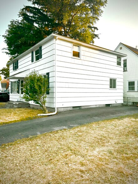 Building Photo - 96 Willis Ave
