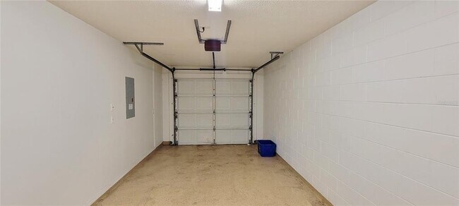Building Photo - 3214 W Van Buren Dr