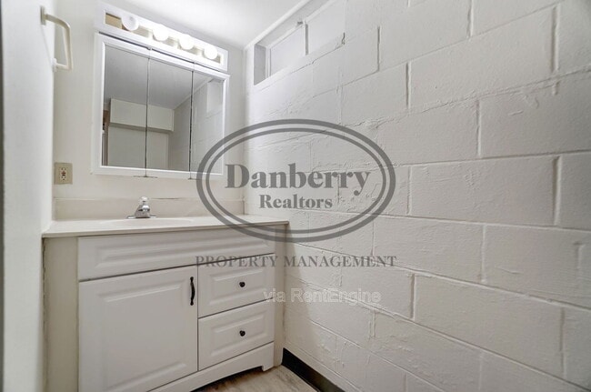 Building Photo - 1115 Secor Rd