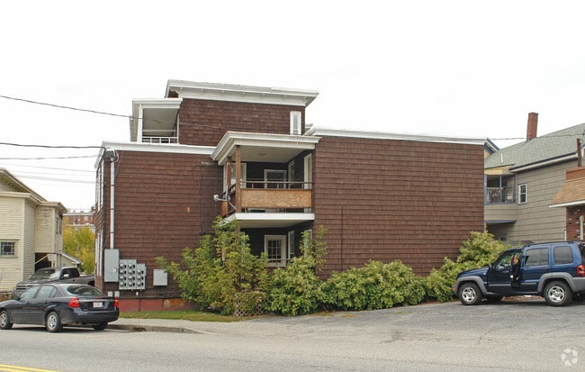 Building Photo - 73 College St