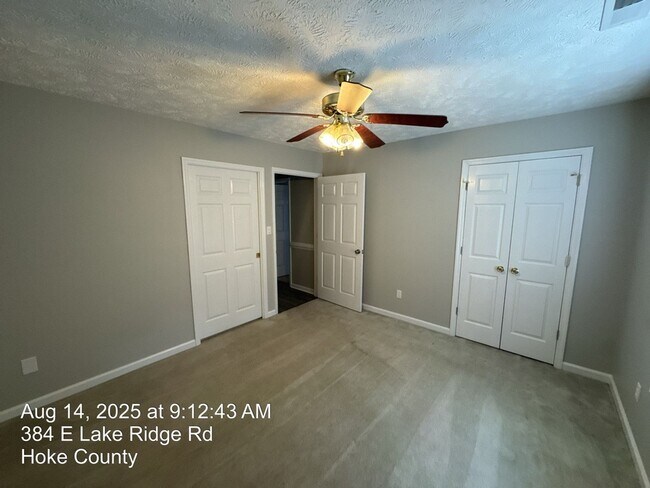 Building Photo - 384 E Lake Ridge Rd