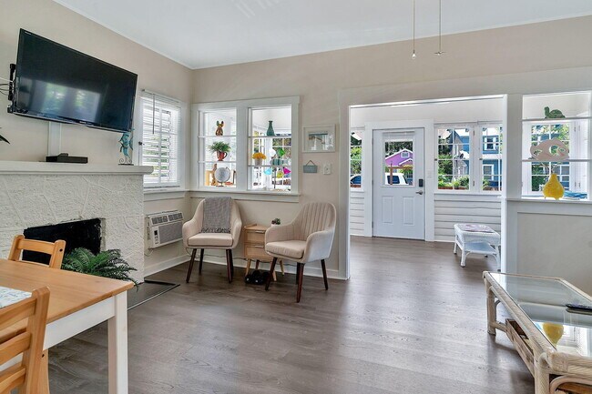 Building Photo - 118 S J St