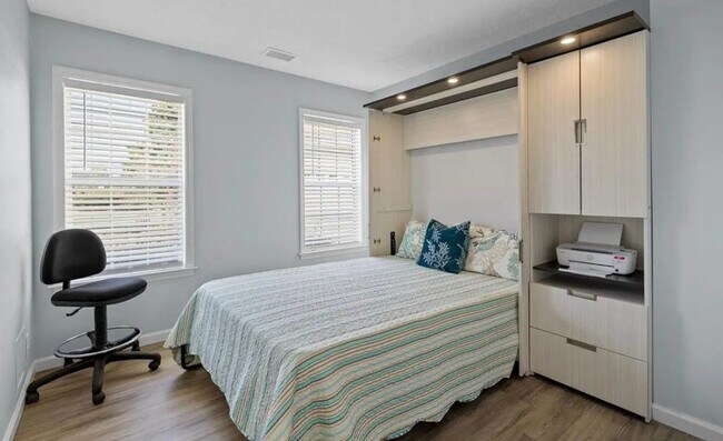 Building Photo - 583 Bucks Trail