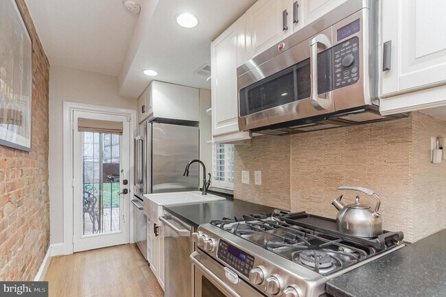 Building Photo - 2321 17th St NW