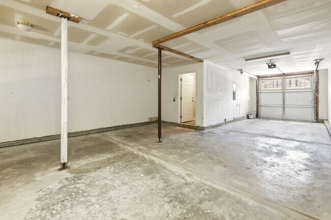 Building Photo - 1406 Hamlin Park Cir