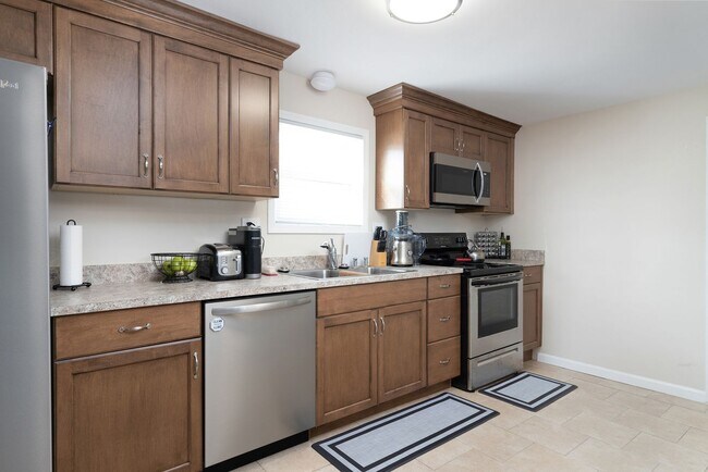 Building Photo - OPEN HOUSE SATURDAY 5/10 FROM 3:00 TO 4:00...