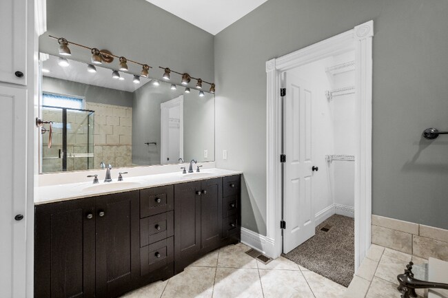 Building Photo - 2213 Missouri Ave