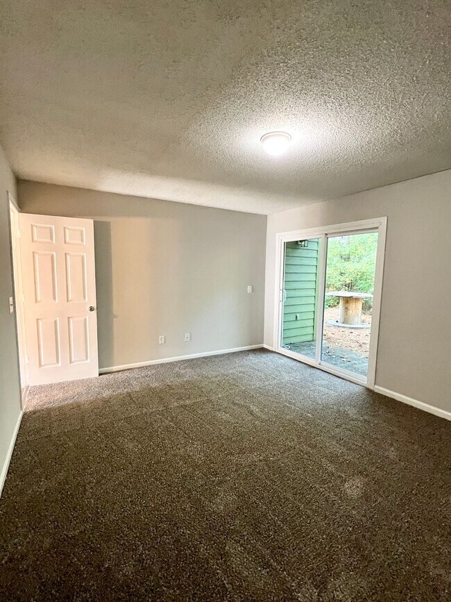 Building Photo - Cozy 1 Bedroom/1 Bath condo in Garden City...