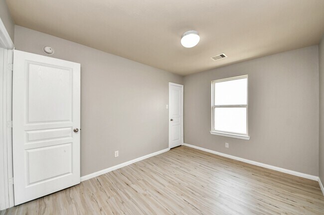 Building Photo - 7515 Morgan Ranch Tr