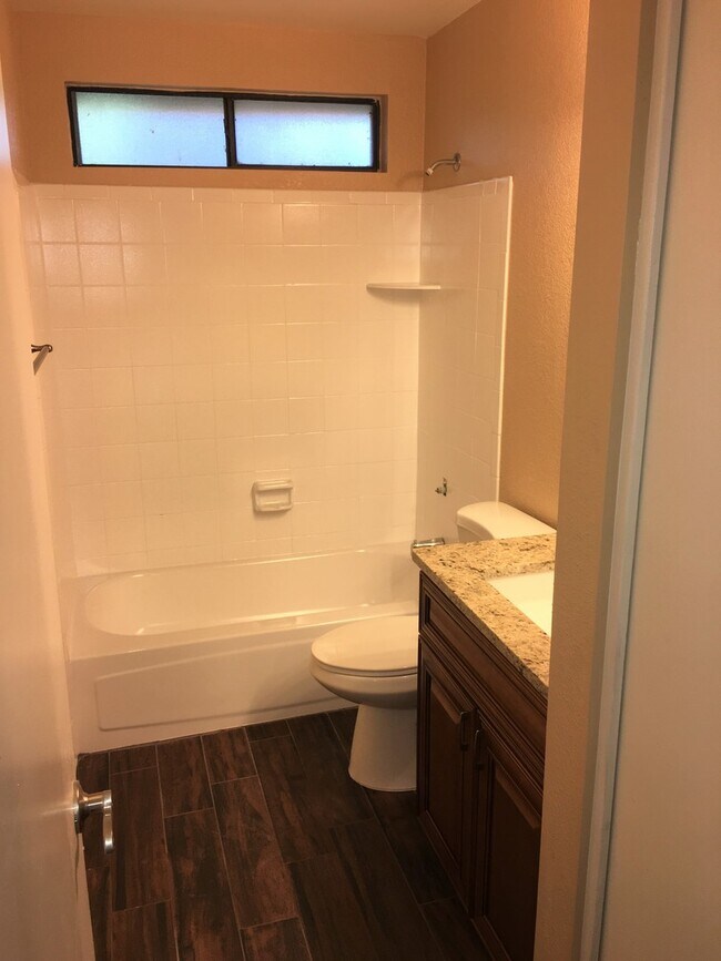 Building Photo - **MOVE-IN SPECIAL 50% OFF MOVE-IN MONTH!!!!** **BEAUTIFUL 3br/2ba TOWNHOME (ELLIOTT & ARIZONA AVE)**