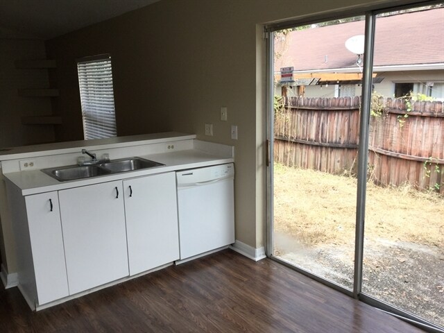 Building Photo - 317 McCoy Village Ct