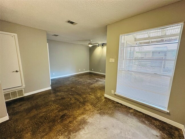 Building Photo - 3418 Willowrun Dr