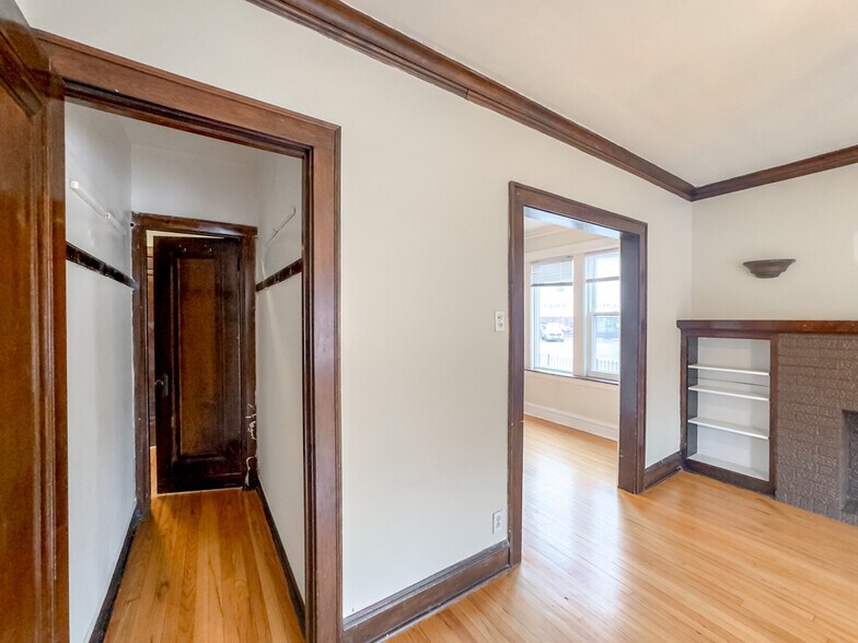 Building Photo - 4608 N Kildare Ave