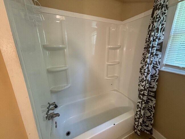 Building Photo - 2755 Hwy 123 N