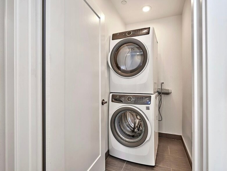 Building Photo - 4507 Lomita St